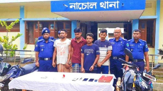 নাচোলে স্বর্ণ, টাকা ও মটরসাইকেলসহ চার আসামী গ্রেফতার